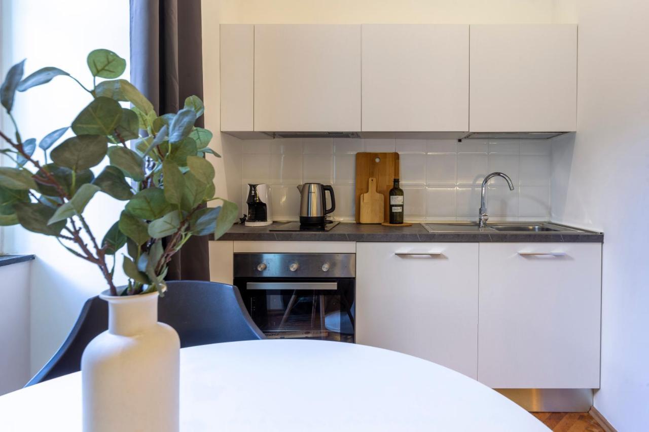 Amazing Studio In The City Center + Wifi ตรีเอสเต ภายนอก รูปภาพ