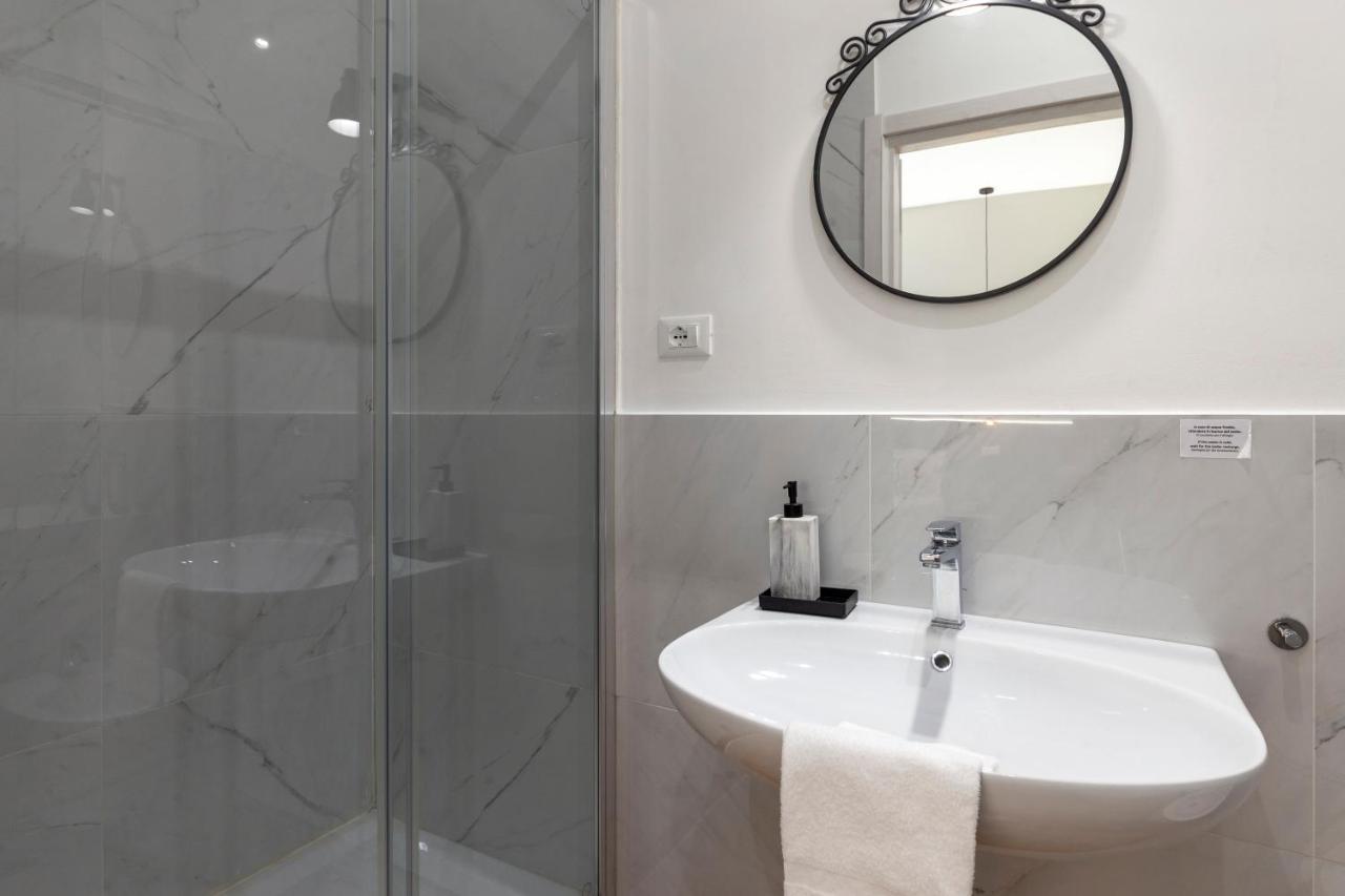 Amazing Studio In The City Center + Wifi ตรีเอสเต ภายนอก รูปภาพ