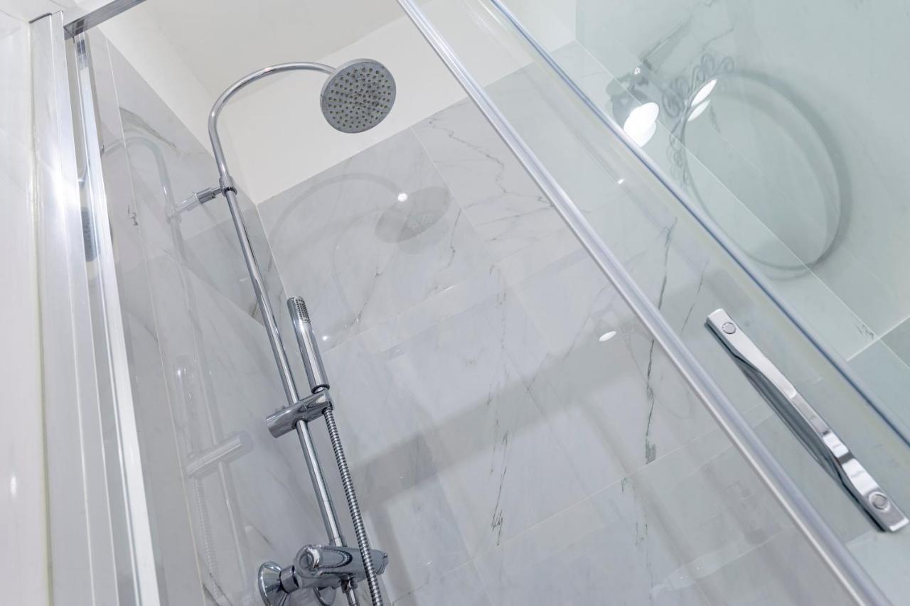 Amazing Studio In The City Center + Wifi ตรีเอสเต ภายนอก รูปภาพ